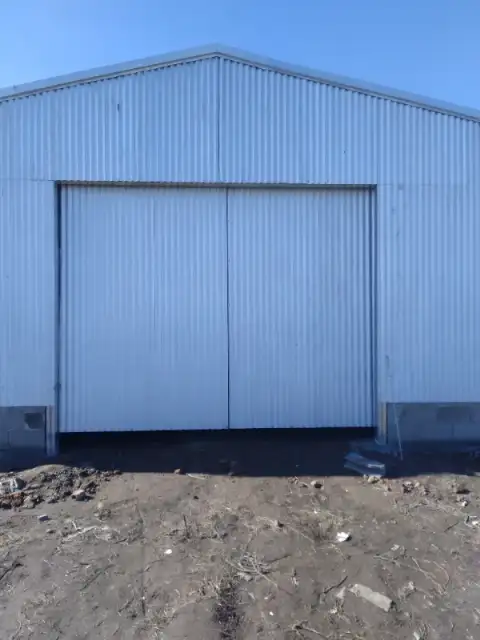 Chapa o panel sándwich para galpón